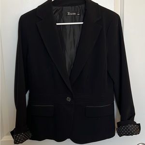 Women’s business professional blazer. Great for the office!